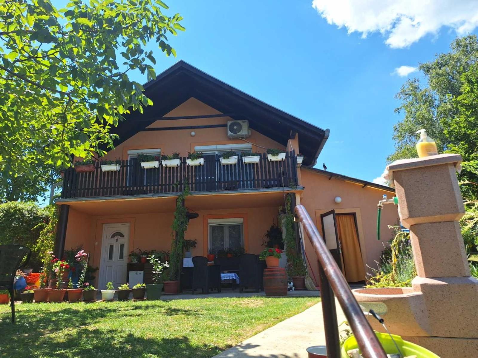 Guest House Jevtovic Sremski Karlovci Ngoại thất bức ảnh