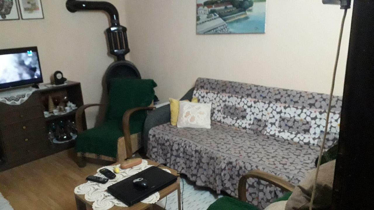 Guest House Jevtovic Sremski Karlovci Ngoại thất bức ảnh