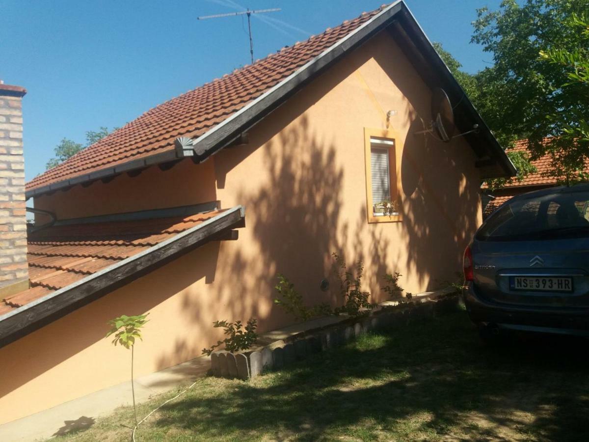 Guest House Jevtovic Sremski Karlovci Ngoại thất bức ảnh